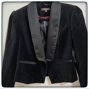 NWT Tuxedo Style Cropped Blazer